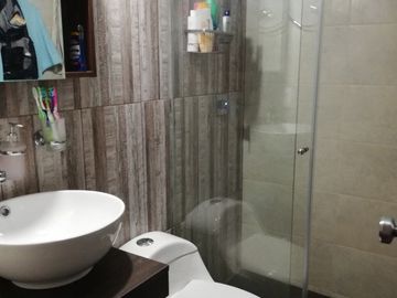 VENDO LINDA CASA REMODELADA Y REFORMADA EN PORTAL DE OVIEDO - ANILLO VIAL