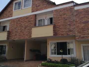 VENDO LINDA CASA REMODELADA Y REFORMADA EN PORTAL DE OVIEDO - ANILLO VIAL