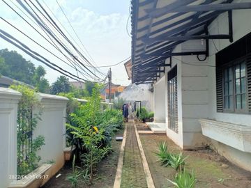 Rumah hook pinggir jalan cocok untuk usaha duren sawit Jakarta timur
