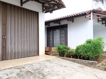 Rumah hook pinggir jalan cocok untuk usaha duren sawit Jakarta timur