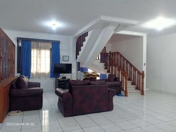 Rumah hook pinggir jalan cocok untuk usaha duren sawit Jakarta timur