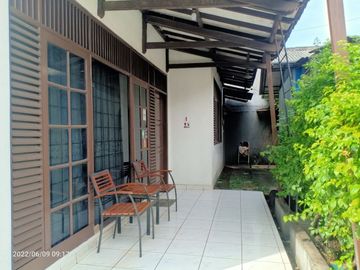 Rumah hook pinggir jalan cocok untuk usaha duren sawit Jakarta timur