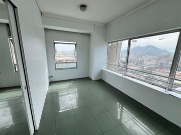 SE VENDE OFICINA EN SANTIAGO
