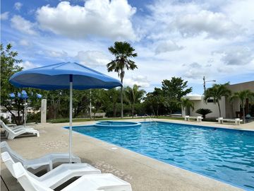 CASA  AMPLIA EN URB MANTA BEACH, MANTA