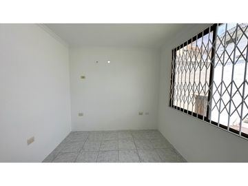 CASA  AMPLIA EN URB MANTA BEACH, MANTA