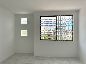 CASA  AMPLIA EN URB MANTA BEACH, MANTA