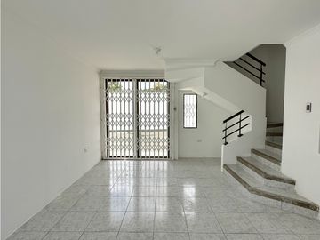 CASA  AMPLIA EN URB MANTA BEACH, MANTA
