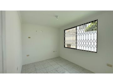 CASA  AMPLIA EN URB MANTA BEACH, MANTA