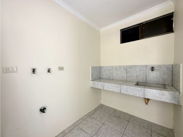CASA  AMPLIA EN URB MANTA BEACH, MANTA