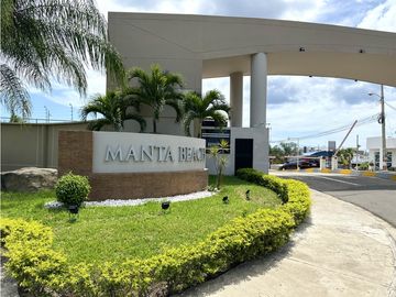 CASA  AMPLIA EN URB MANTA BEACH, MANTA