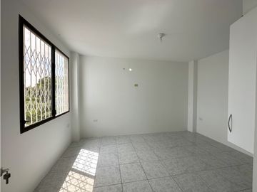 CASA  AMPLIA EN URB MANTA BEACH, MANTA