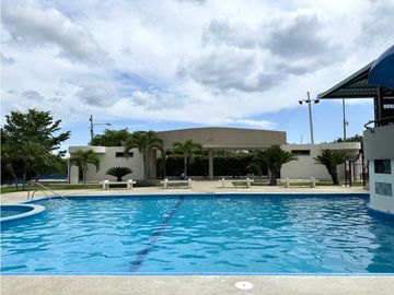 CASA  AMPLIA EN URB MANTA BEACH, MANTA