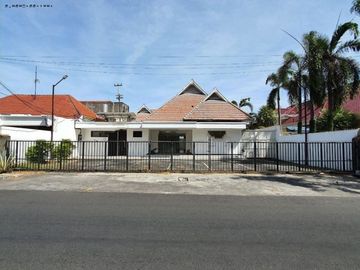 Rumah Pajajaran, Strategis, Hadap: utara