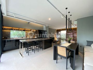 Rumah Brand New 3 Lantai dengan Hillview & Lakeview Dekat ke Tol Andara