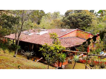 Venta de Casa Campestre en Santa Elena
