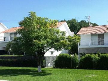 Casa-Condominio en Burgos Bugambilias, Temixco, Morelos  Condominios y bienes raíces en venta al sur de Cuernavaca, Morelos