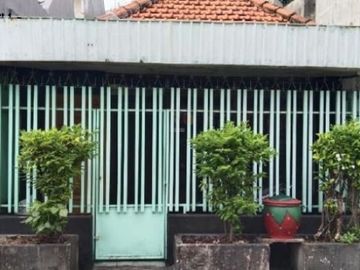 Rumah di Simokerto TERAWAT SIAP HUNI