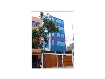 🌟 ¡Oportunidad única para empresas y emprendedores! 🌟

🏢 Venta de Oficina en una ubicación estratégica.
📍 Dirección: Av. Prolongación Javier Prado