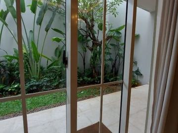Townhouse Baru Mewah 3 Lantai Di Lebak Bulus