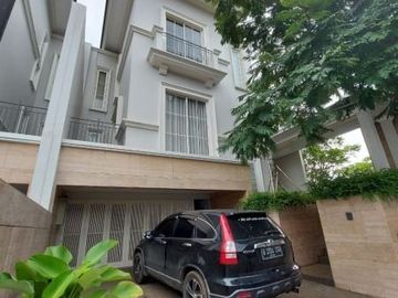 Townhouse Baru Mewah 3 Lantai Di Lebak Bulus