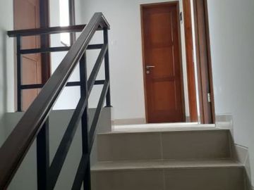 Rumah 2 lantai dalam komplek harga sewa 2 tahun
