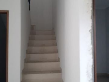 Rumah 2 lantai dalam komplek harga sewa 2 tahun