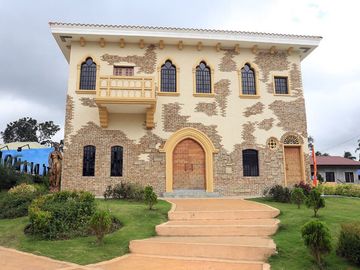 House and Lot For Sale in tagaytay