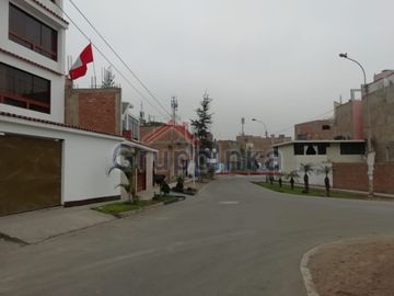 TERRENO EN URBANIZACIÓN ALPAMAYO COLINDANTE A LA MOLINA