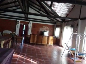 Casa en venta - 2 Dormitorios 3 Baños - Cochera - La Capilla, Florencio Varela