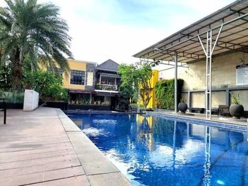 Rumah Hook Luas di Pondok Permai Kadipiro
