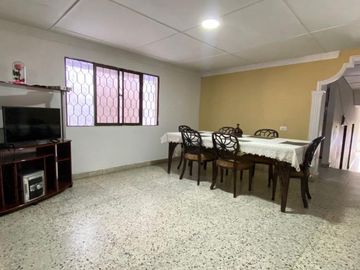 casa en venta en ciudad jardín. Cod V135