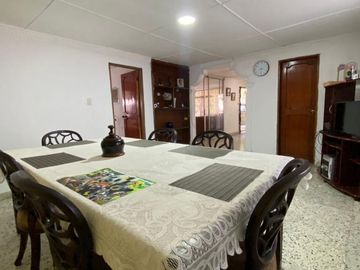 casa en venta en ciudad jardín. Cod V135