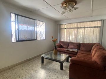 casa en venta en ciudad jardín. Cod V135