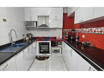 Venta De Departamento Duplex Urb. Mochica Con Potencial De Negocio