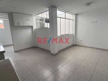 Venta De Departamento Duplex Urb. Mochica Con Potencial De Negocio