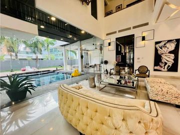 MANSION CON PISCINA EN COSTA DEL ESTE 5 RECAMARAS 1200M2