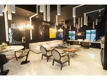 MANSION CON PISCINA EN COSTA DEL ESTE 5 RECAMARAS 1200M2