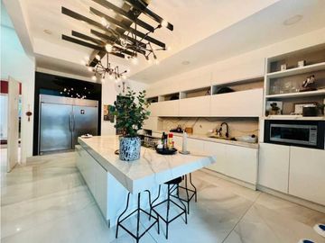 MANSION CON PISCINA EN COSTA DEL ESTE 5 RECAMARAS 1200M2