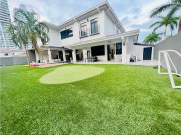 MANSION CON PISCINA EN COSTA DEL ESTE 5 RECAMARAS 1200M2