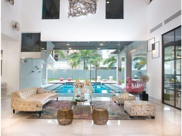 MANSION CON PISCINA EN COSTA DEL ESTE 5 RECAMARAS 1200M2