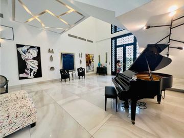 MANSION CON PISCINA EN COSTA DEL ESTE 5 RECAMARAS 1200M2