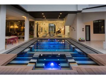 MANSION CON PISCINA EN COSTA DEL ESTE 5 RECAMARAS 1200M2
