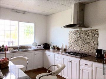 Venta: Casa 4 recámaras con piscina en Aguadulce