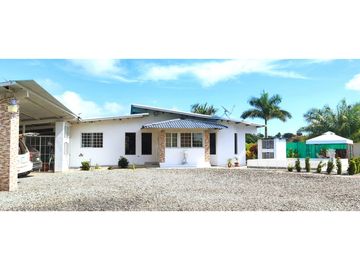 Venta: Casa 4 recámaras con piscina en Aguadulce