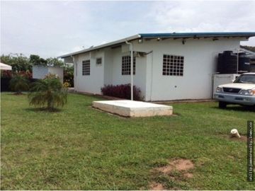 Venta: Casa 4 recámaras con piscina en Aguadulce