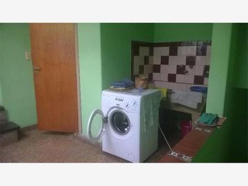 Casa de 200 m2 con gge y quincho IMPECABLE
