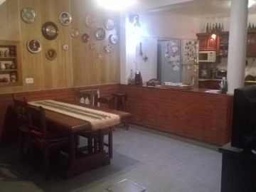 Casa de 200 m2 con gge y quincho IMPECABLE