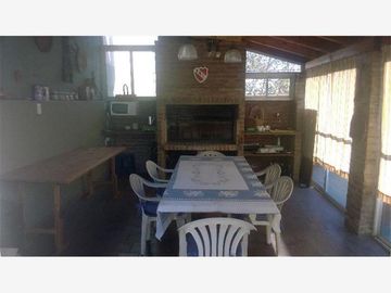 Casa de 200 m2 con gge y quincho IMPECABLE