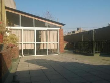 Casa de 200 m2 con gge y quincho IMPECABLE