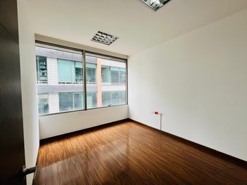 oficina en arriendo/venta en chico norte. Cod A1094100